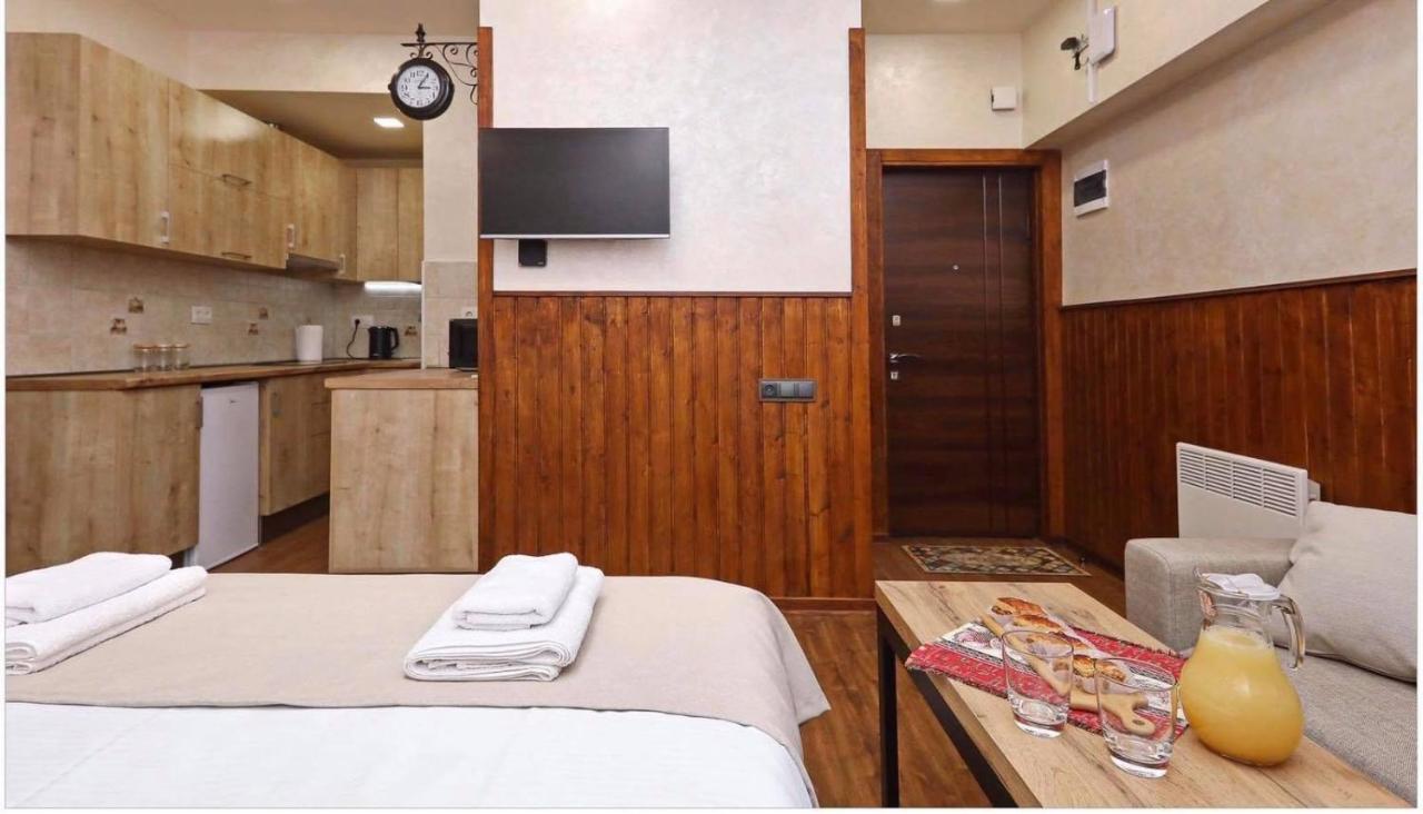 Family Mini-Hotel Martirosyan'S And Tours Jerevan Exteriér fotografie