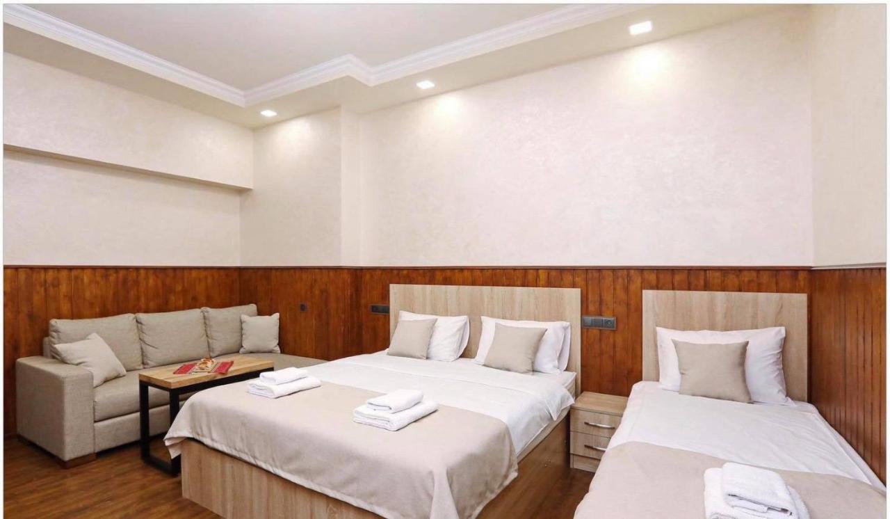 Family Mini-Hotel Martirosyan'S And Tours Jerevan Exteriér fotografie