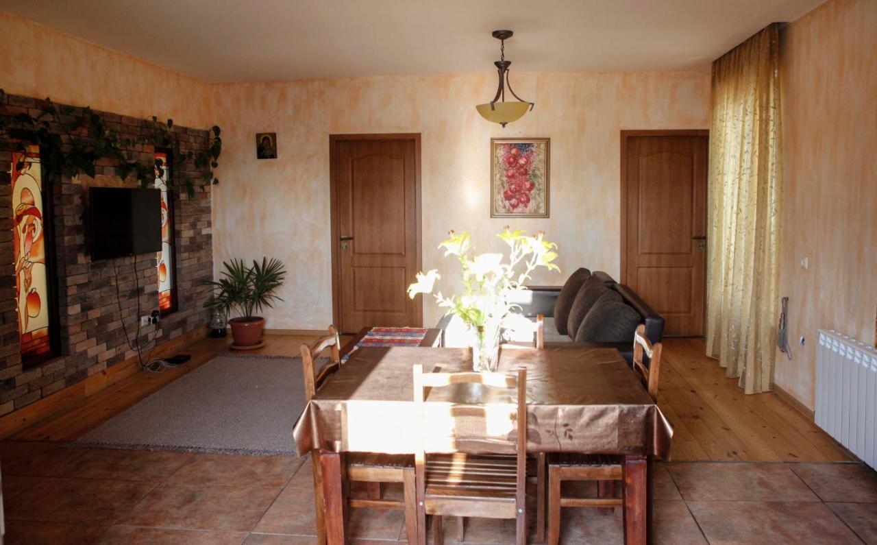 Family Mini-Hotel Martirosyan'S And Tours Jerevan Exteriér fotografie