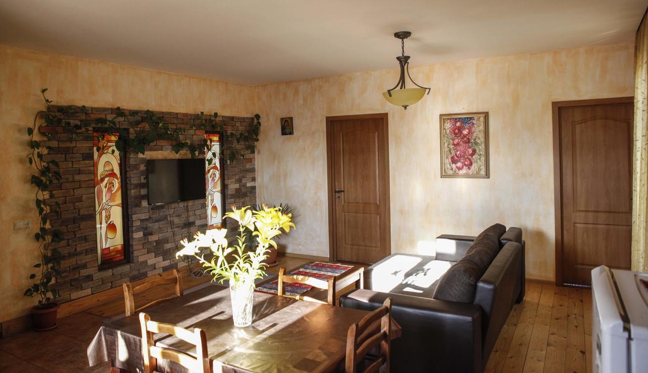 Family Mini-Hotel Martirosyan'S And Tours Jerevan Exteriér fotografie